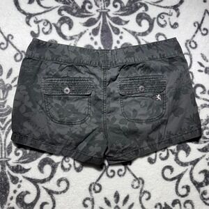 Vintage 00s/Y2K Express black & gray floral print camo like cargo style shorts